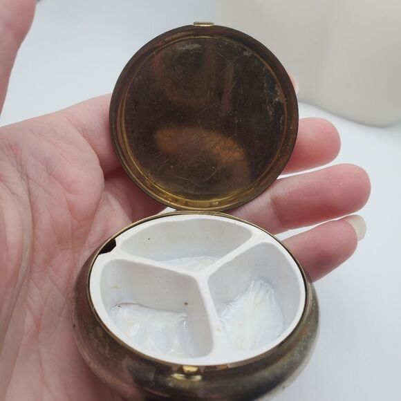 Handcrafted bone shell powdered blue Victorian courting pill box - Picture 4 of 7